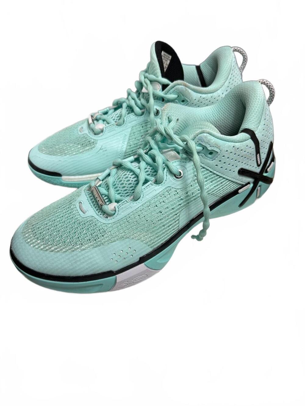 Way of Wade Basketball Sneakers in Mint Green, Size 9